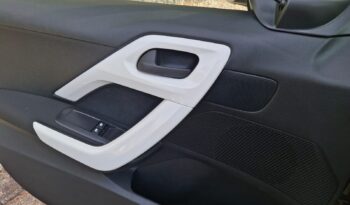 Peugeot 208 1.2 PureTech 75 cv lleno