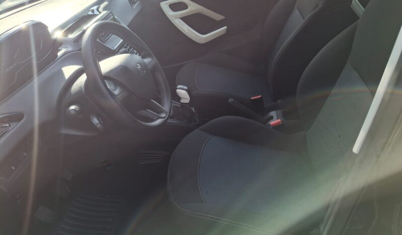Peugeot 208 1.2 PureTech 75 cv lleno